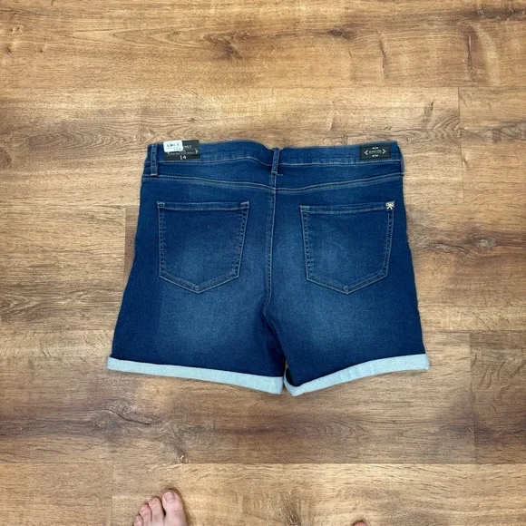 Nanette Lepore Stretchy Jean Shorts - Picture 2 of 3